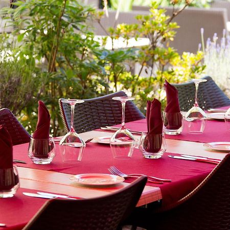 Logis Hotel-Restaurant Le Chene Vert Saint-Pourcain-sur-Sioule Luaran gambar