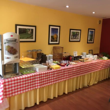 Logis Hotel-Restaurant Le Chene Vert Saint-Pourcain-sur-Sioule Luaran gambar