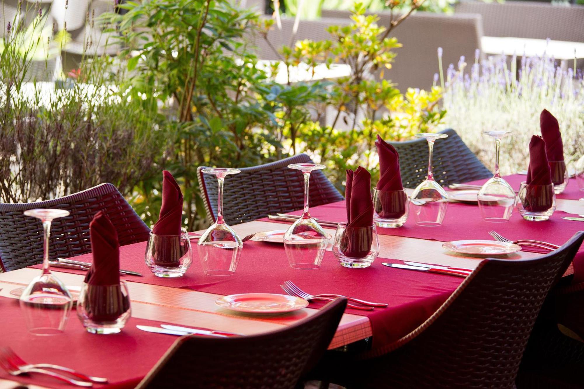 Logis Hotel-Restaurant Le Chene Vert Saint-Pourcain-sur-Sioule Luaran gambar