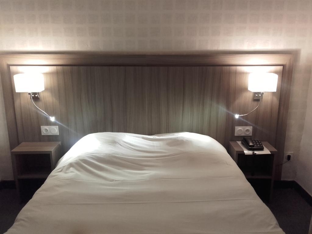 Logis Hotel-Restaurant Le Chene Vert Saint-Pourcain-sur-Sioule Luaran gambar