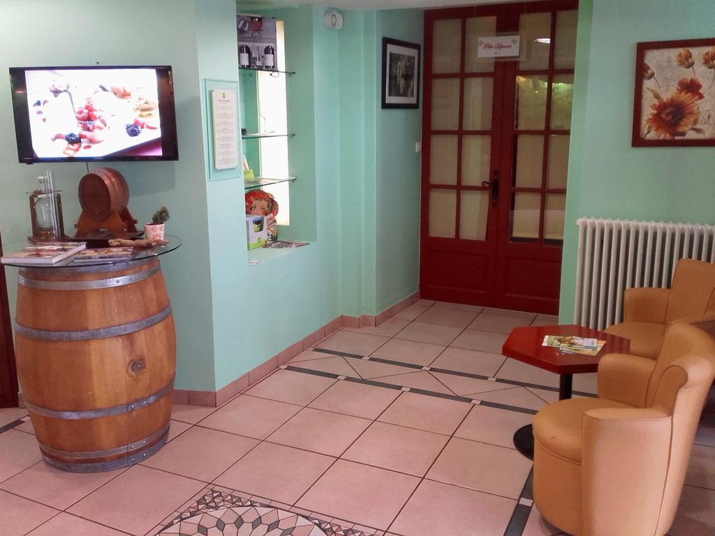 Logis Hotel-Restaurant Le Chene Vert Saint-Pourcain-sur-Sioule Luaran gambar