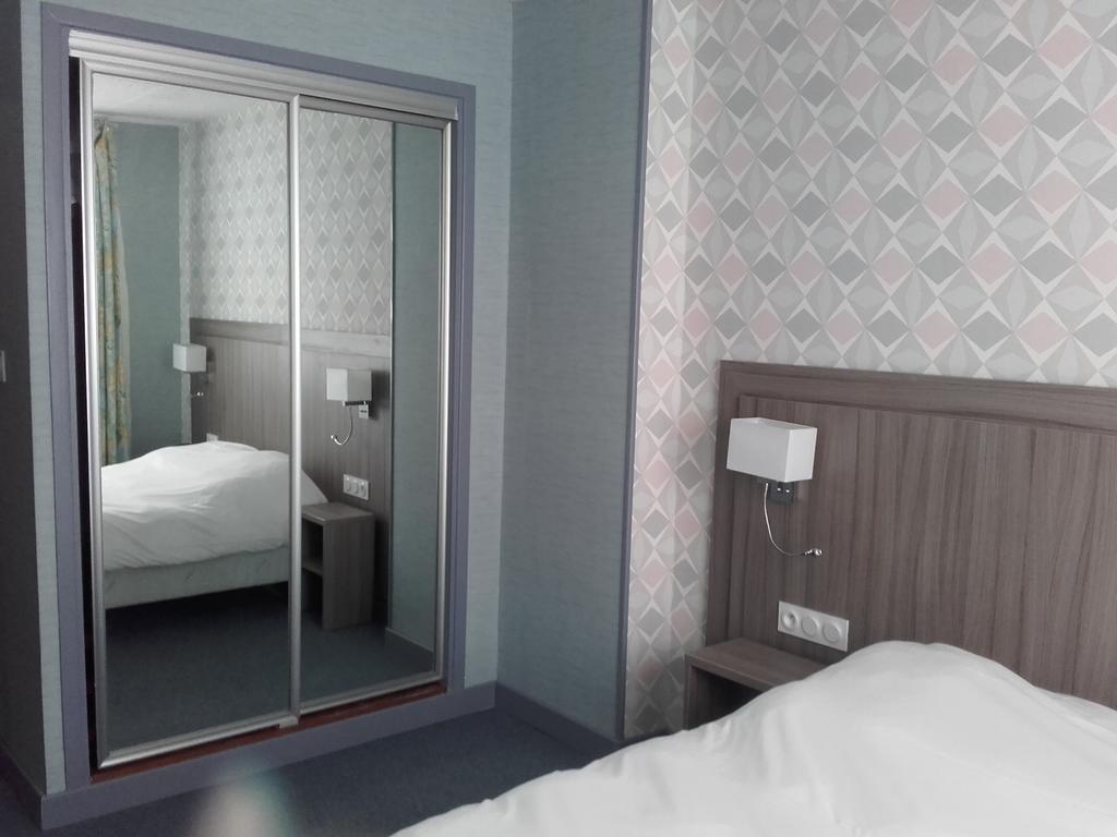 Logis Hotel-Restaurant Le Chene Vert Saint-Pourcain-sur-Sioule Luaran gambar