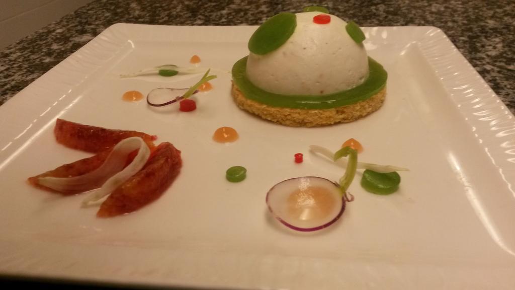 Logis Hotel-Restaurant Le Chene Vert Saint-Pourcain-sur-Sioule Luaran gambar
