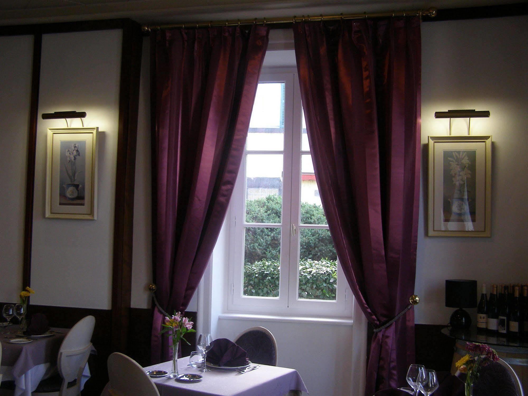 Logis Hotel-Restaurant Le Chene Vert Saint-Pourcain-sur-Sioule Luaran gambar