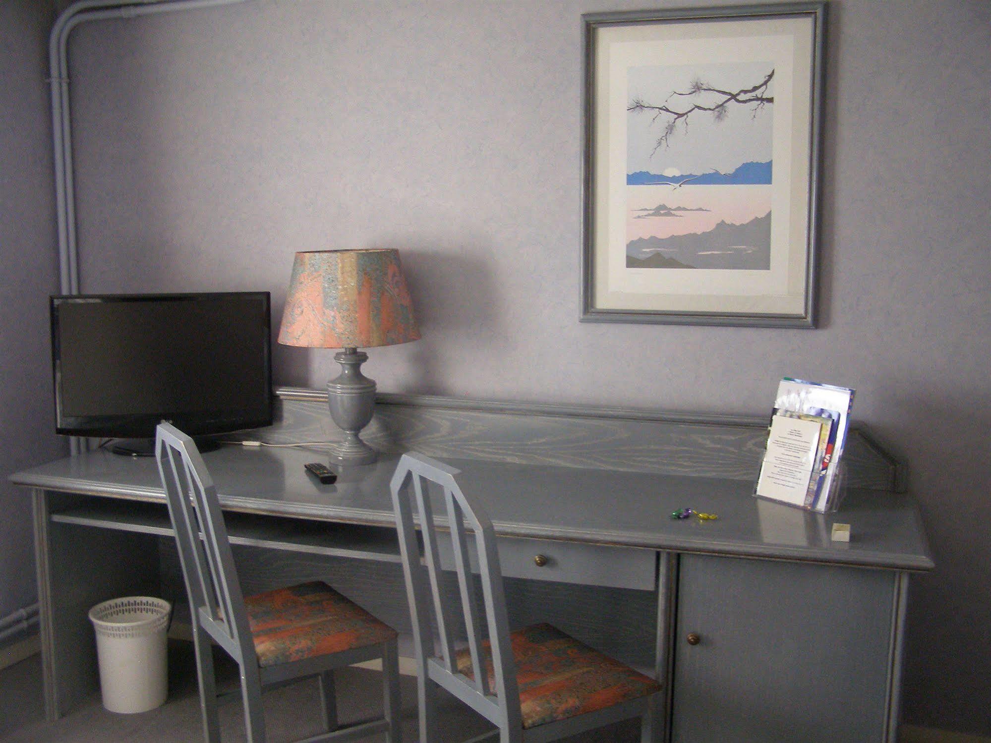 Logis Hotel-Restaurant Le Chene Vert Saint-Pourcain-sur-Sioule Luaran gambar