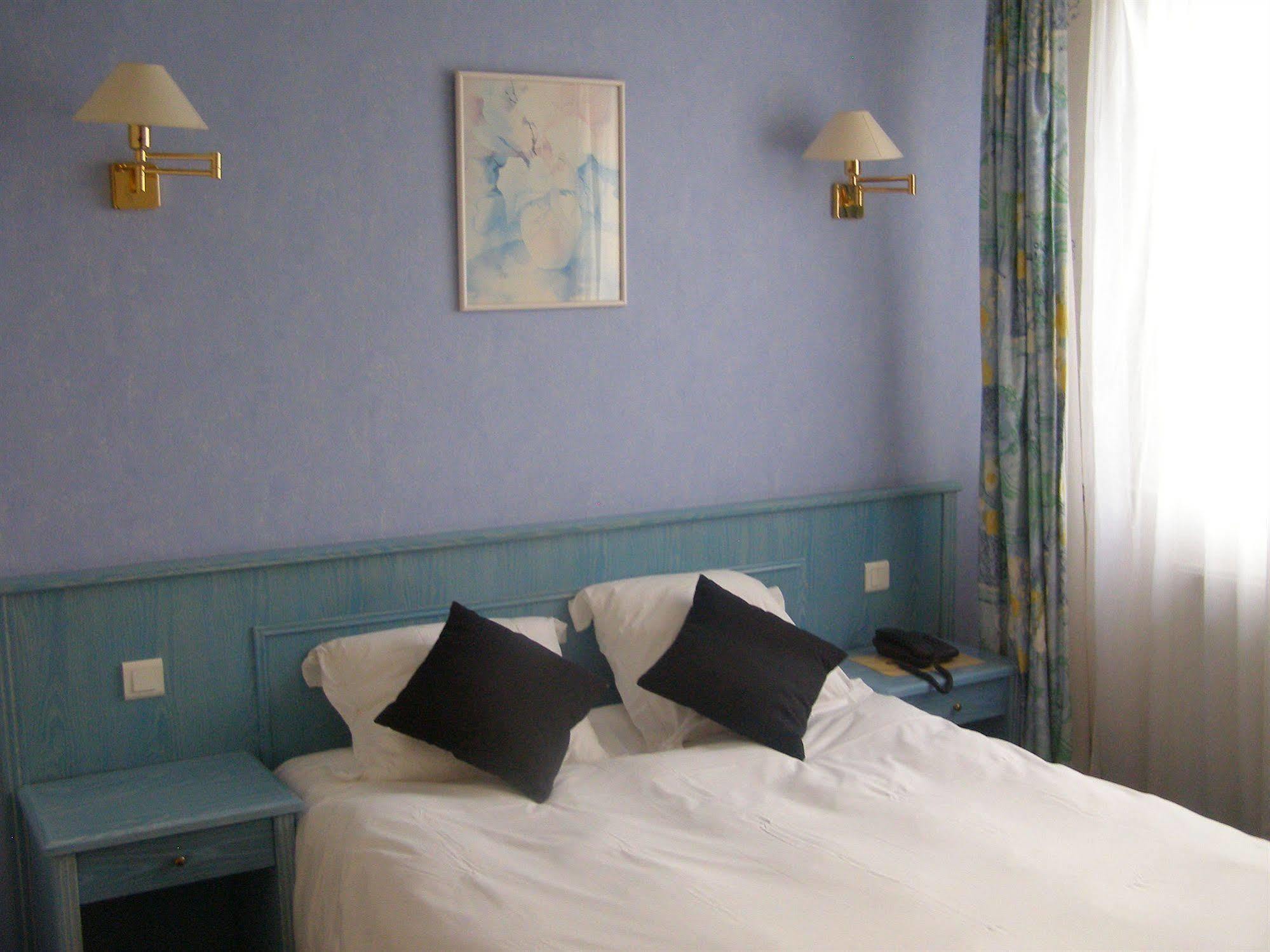 Logis Hotel-Restaurant Le Chene Vert Saint-Pourcain-sur-Sioule Luaran gambar